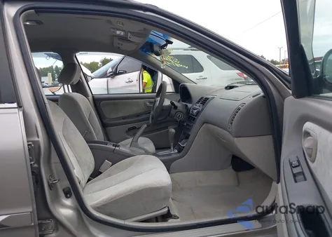 2001 Nissan Maxima Gxe from USA, damaged, VIN JN1CA31D01T629015